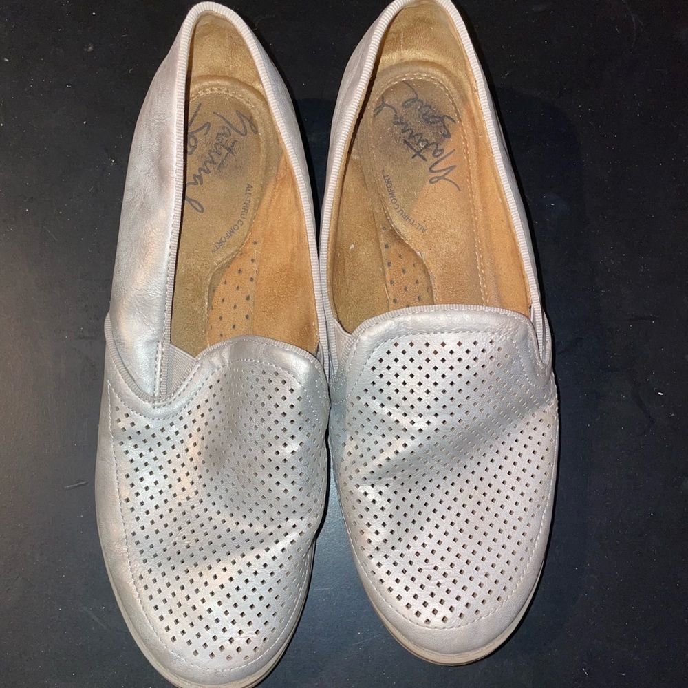 Women’s 8 Silver Shoes